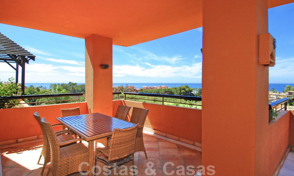 Gran Bahia: Apartamentos de lujo en venta cerca de la playa en un prestigioso complejo, justo al este de la ciudad de Marbella 23010