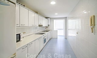 Amplio apartamento de 3 dormitorios en venta en Nueva Andalucía - Marbella, a poca distancia de la playa y Puerto Banús 23125 