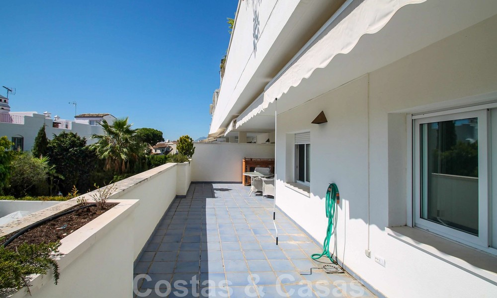 Amplio apartamento de 3 dormitorios en venta en Nueva Andalucía - Marbella, a poca distancia de la playa y Puerto Banús 23130