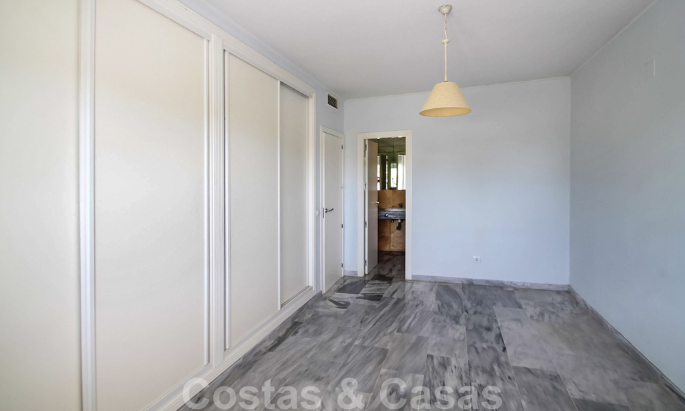 Amplio apartamento de 3 dormitorios en venta en Nueva Andalucía - Marbella, a poca distancia de la playa y Puerto Banús 23132