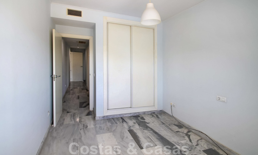 Amplio apartamento de 3 dormitorios en venta en Nueva Andalucía - Marbella, a poca distancia de la playa y Puerto Banús 23133