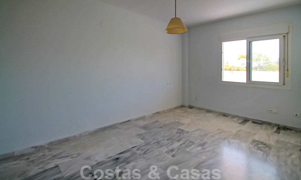 Amplio apartamento de 3 dormitorios en venta en Nueva Andalucía - Marbella, a poca distancia de la playa y Puerto Banús 23137