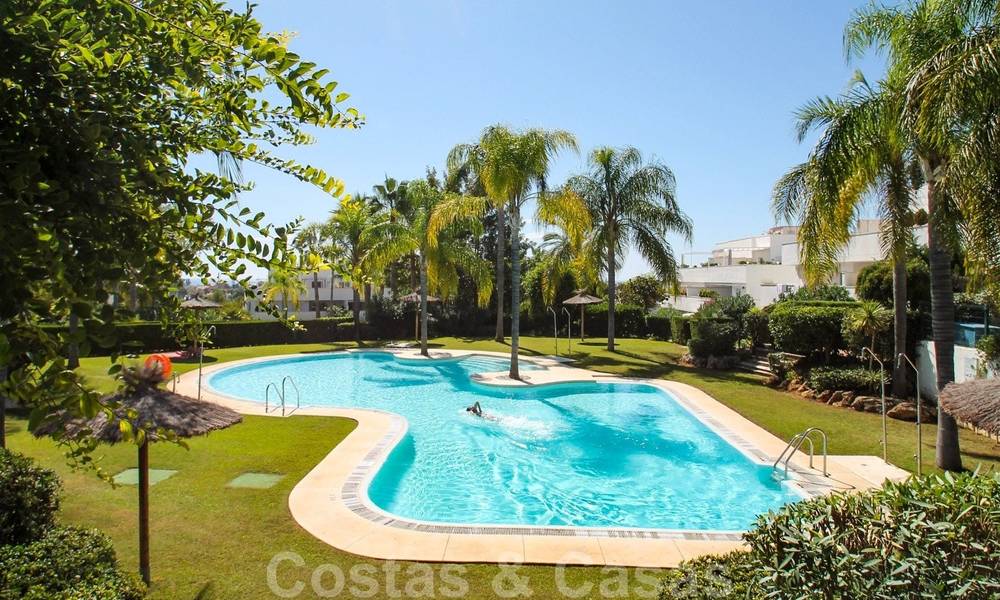 Amplio apartamento de 3 dormitorios en venta en Nueva Andalucía - Marbella, a poca distancia de la playa y Puerto Banús 23140