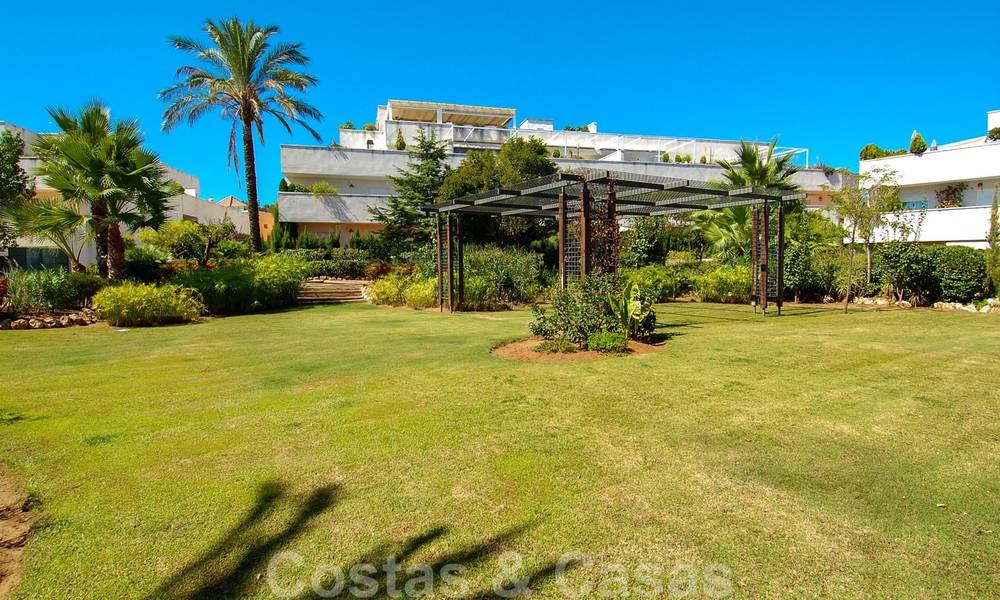 Amplio apartamento de 3 dormitorios en venta en Nueva Andalucía - Marbella, a poca distancia de la playa y Puerto Banús 23144