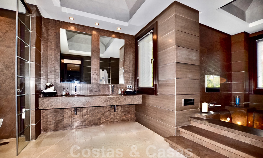 Magnífica villa con vistas panorámicas al mar en venta en un prestigioso complejo de golf 5* en la Nueva Milla de Oro, entre Marbella y Estepona 23297