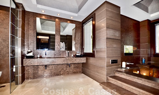 Magnífica villa con vistas panorámicas al mar en venta en un prestigioso complejo de golf 5* en la Nueva Milla de Oro, entre Marbella y Estepona 23297 