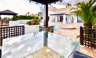 Magnífica villa con vistas panorámicas al mar en venta en un prestigioso complejo de golf 5* en la Nueva Milla de Oro, entre Marbella y Estepona 23298 
