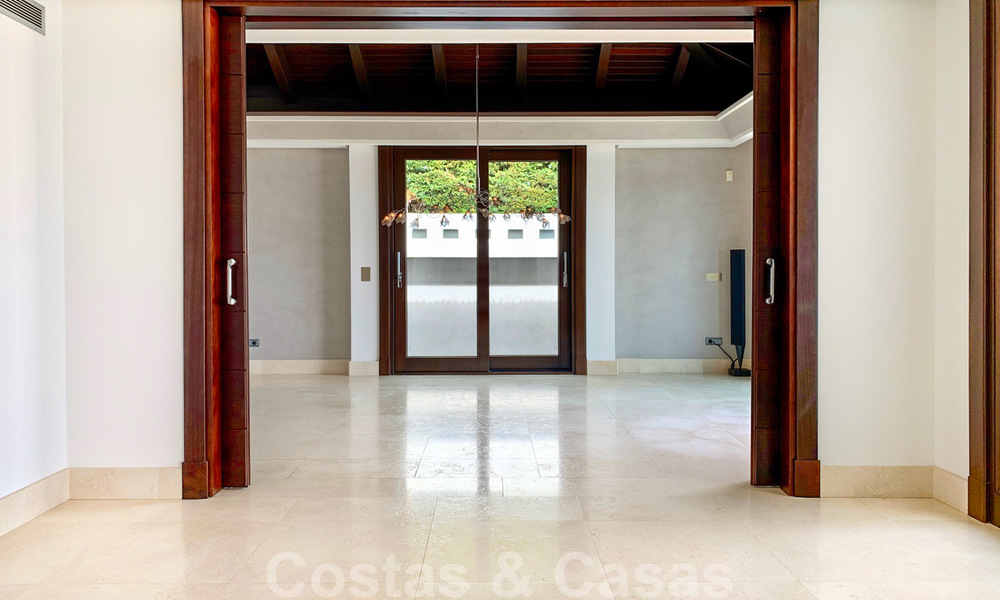 Magnífica villa con vistas panorámicas al mar en venta en un prestigioso complejo de golf 5* en la Nueva Milla de Oro, entre Marbella y Estepona 23303