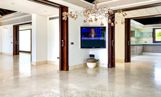 Magnífica villa con vistas panorámicas al mar en venta en un prestigioso complejo de golf 5* en la Nueva Milla de Oro, entre Marbella y Estepona 23304 