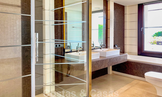 Magnífica villa con vistas panorámicas al mar en venta en un prestigioso complejo de golf 5* en la Nueva Milla de Oro, entre Marbella y Estepona 23305 