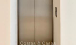 Magnífica villa con vistas panorámicas al mar en venta en un prestigioso complejo de golf 5* en la Nueva Milla de Oro, entre Marbella y Estepona 23306 