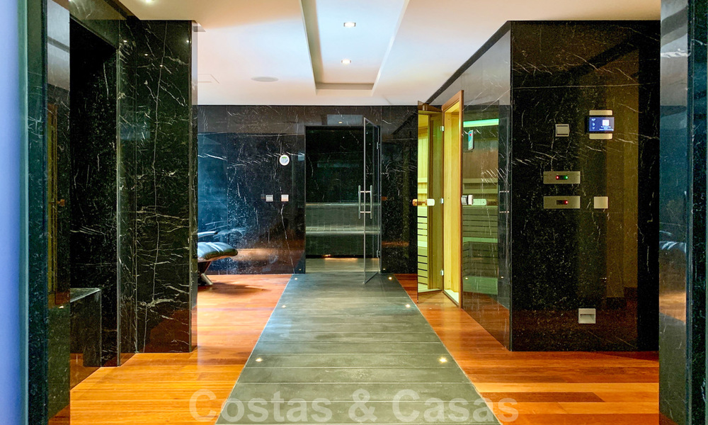 Magnífica villa con vistas panorámicas al mar en venta en un prestigioso complejo de golf 5* en la Nueva Milla de Oro, entre Marbella y Estepona 23321