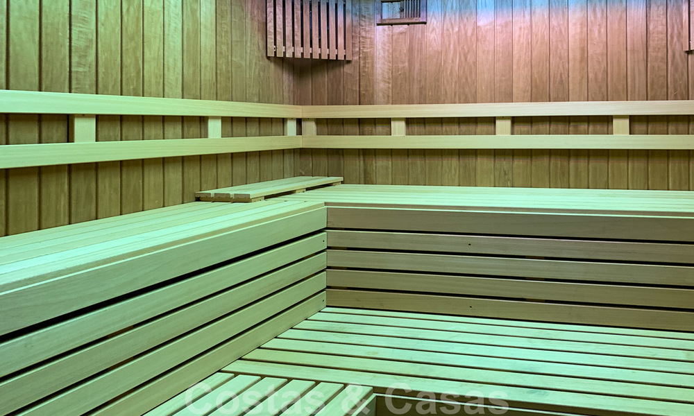 Magnífica villa con vistas panorámicas al mar en venta en un prestigioso complejo de golf 5* en la Nueva Milla de Oro, entre Marbella y Estepona 23323