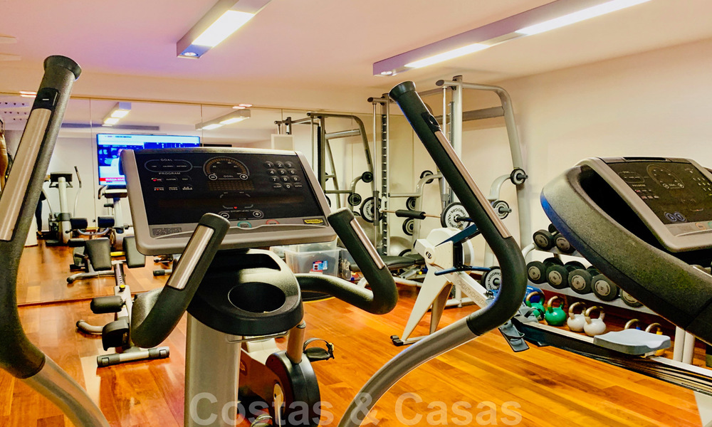 Magnífica villa con vistas panorámicas al mar en venta en un prestigioso complejo de golf 5* en la Nueva Milla de Oro, entre Marbella y Estepona 23325