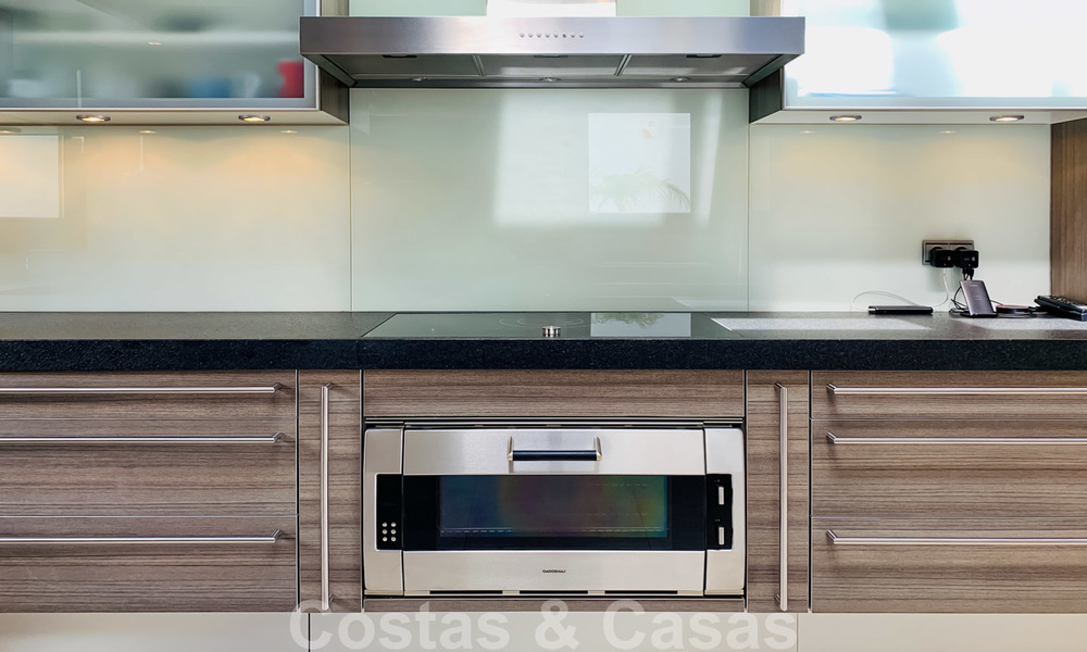 Magnífica villa con vistas panorámicas al mar en venta en un prestigioso complejo de golf 5* en la Nueva Milla de Oro, entre Marbella y Estepona 23328