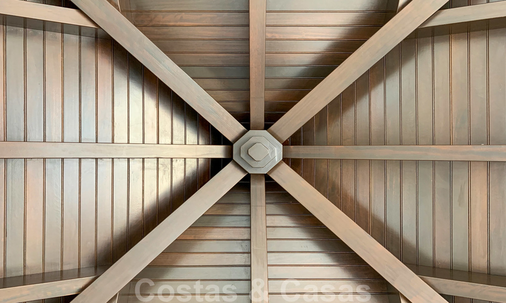 Magnífica villa con vistas panorámicas al mar en venta en un prestigioso complejo de golf 5* en la Nueva Milla de Oro, entre Marbella y Estepona 23334