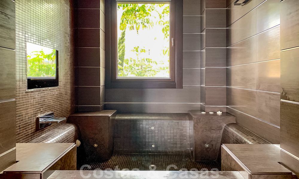 Magnífica villa con vistas panorámicas al mar en venta en un prestigioso complejo de golf 5* en la Nueva Milla de Oro, entre Marbella y Estepona 23336