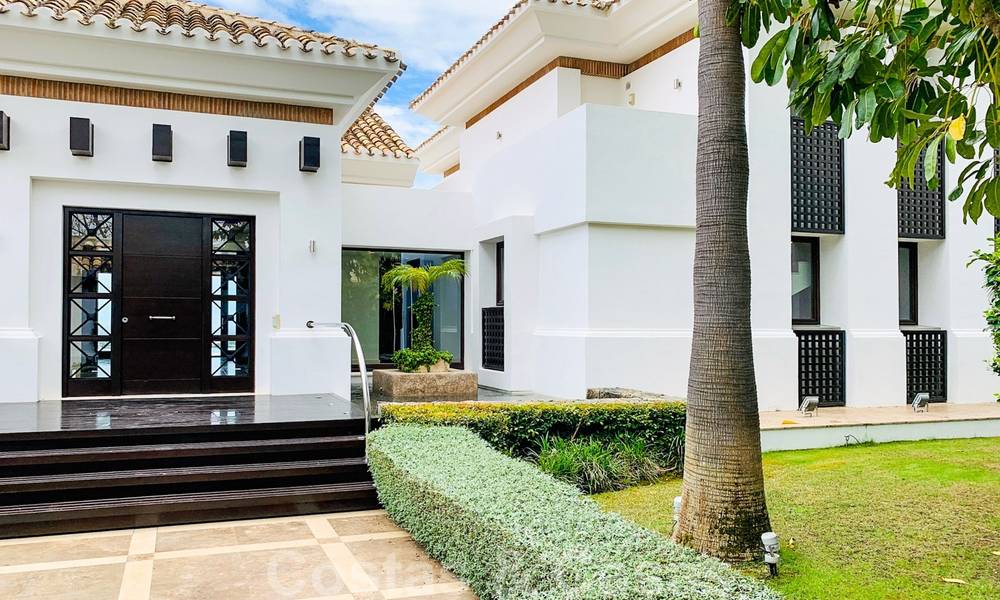 Magnífica villa con vistas panorámicas al mar en venta en un prestigioso complejo de golf 5* en la Nueva Milla de Oro, entre Marbella y Estepona 23341