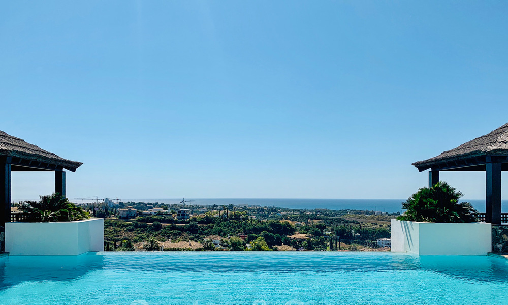 Magnífica villa con vistas panorámicas al mar en venta en un prestigioso complejo de golf 5* en la Nueva Milla de Oro, entre Marbella y Estepona 23343