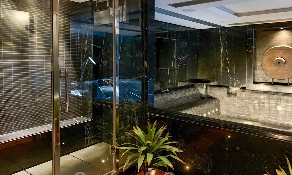 Magnífica villa con vistas panorámicas al mar en venta en un prestigioso complejo de golf 5* en la Nueva Milla de Oro, entre Marbella y Estepona 23344