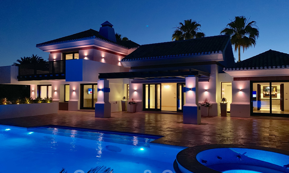 Magnífica villa con vistas panorámicas al mar en venta en un prestigioso complejo de golf 5* en la Nueva Milla de Oro, entre Marbella y Estepona 23350