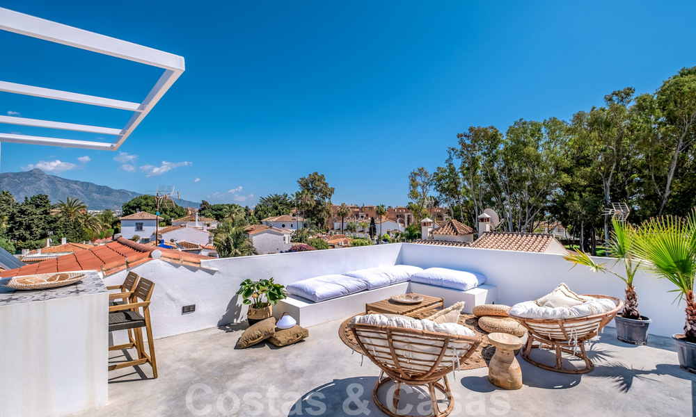 Hermosa villa pareada de estilo Ibiza a la venta, a poca distancia de la playa y el centro de San Pedro - Marbella 23362