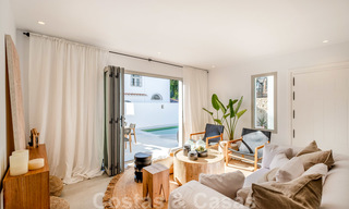 Hermosa villa pareada de estilo Ibiza a la venta, a poca distancia de la playa y el centro de San Pedro - Marbella 23366 