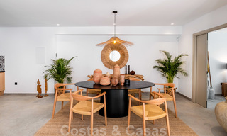 Hermosa villa pareada de estilo Ibiza a la venta, a poca distancia de la playa y el centro de San Pedro - Marbella 23367 