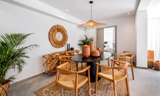 Hermosa villa pareada de estilo Ibiza a la venta, a poca distancia de la playa y el centro de San Pedro - Marbella 23368 