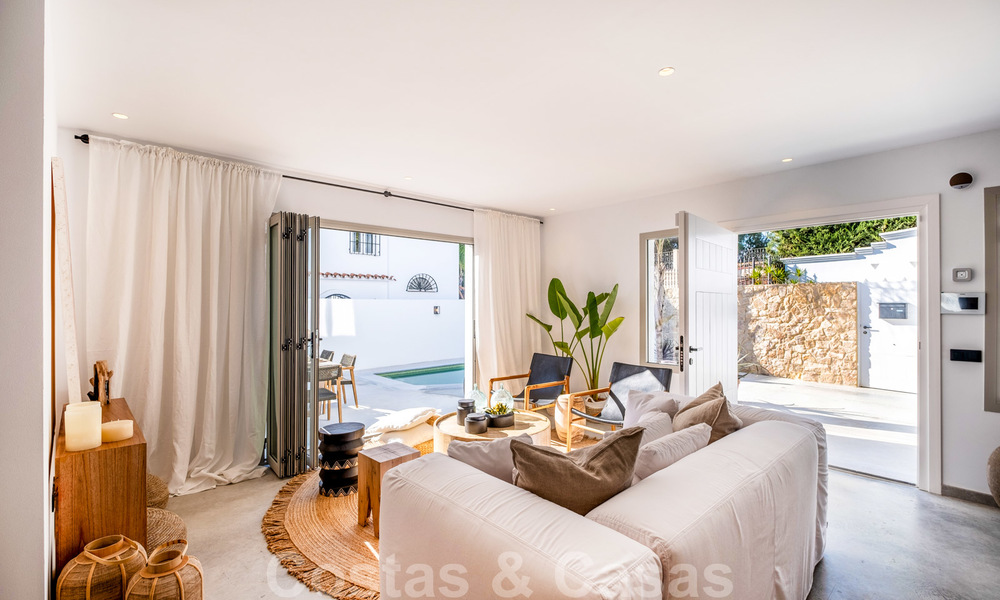 Hermosa villa pareada de estilo Ibiza a la venta, a poca distancia de la playa y el centro de San Pedro - Marbella 23371