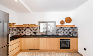 Hermosa villa pareada de estilo Ibiza a la venta, a poca distancia de la playa y el centro de San Pedro - Marbella 23373 