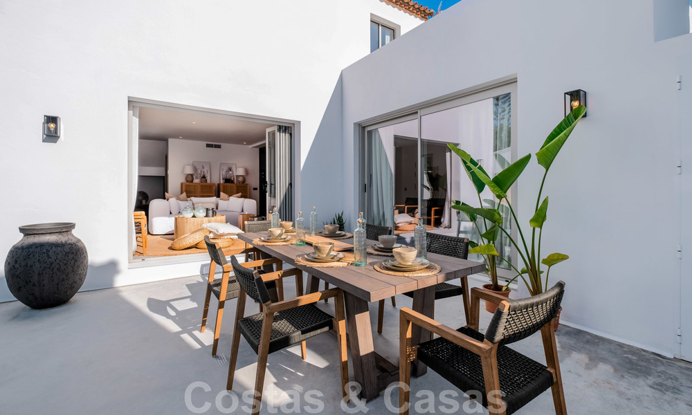 Hermosa villa pareada de estilo Ibiza a la venta, a poca distancia de la playa y el centro de San Pedro - Marbella 23375