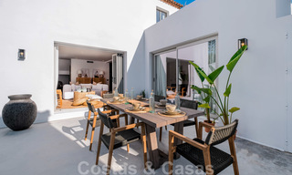 Hermosa villa pareada de estilo Ibiza a la venta, a poca distancia de la playa y el centro de San Pedro - Marbella 23375 