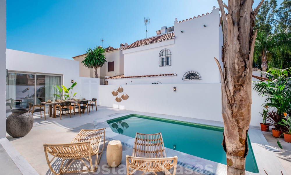 Hermosa villa pareada de estilo Ibiza a la venta, a poca distancia de la playa y el centro de San Pedro - Marbella 23378
