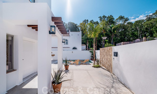 Hermosa villa pareada de estilo Ibiza a la venta, a poca distancia de la playa y el centro de San Pedro - Marbella 23379 