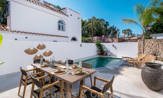 Hermosa villa pareada de estilo Ibiza a la venta, a poca distancia de la playa y el centro de San Pedro - Marbella 23380 