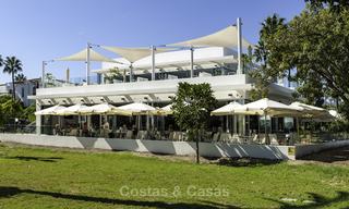 Villa en primera línea de playa en venta en la Nueva Milla de Oro, entre Marbella y Estepona 23487 