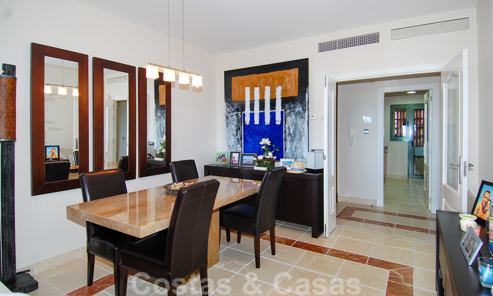 Apartamentos de lujo a la venta en Royal Flamingos con impresionantes vistas al golf y al mar en Marbella - Benahavis 23576