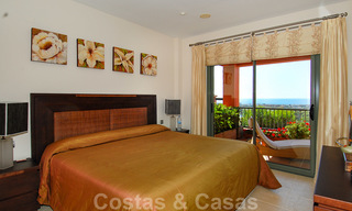 Apartamentos de lujo a la venta en Royal Flamingos con impresionantes vistas al golf y al mar en Marbella - Benahavis 23580 