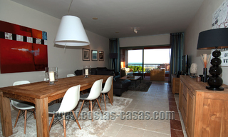 Apartamentos de lujo a la venta en Royal Flamingos con impresionantes vistas al golf y al mar en Marbella - Benahavis 23592 