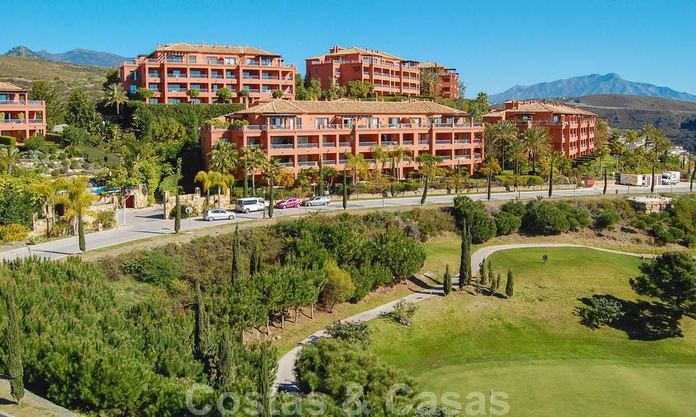Apartamentos de lujo a la venta en Royal Flamingos con impresionantes vistas al golf y al mar en Marbella - Benahavis 24713