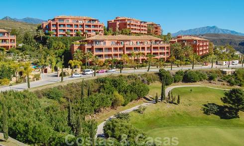 Apartamentos de lujo a la venta en Royal Flamingos con impresionantes vistas al golf y al mar en Marbella - Benahavis 24713