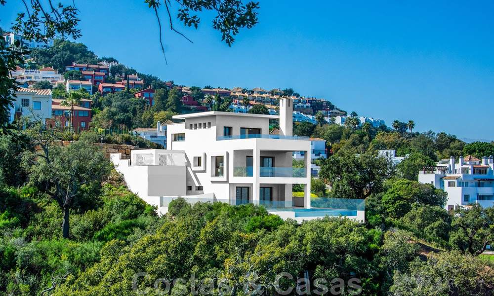Una moderna villa con hermosas vistas a la montaña y al mar en venta en las colinas del este de Marbella 23640