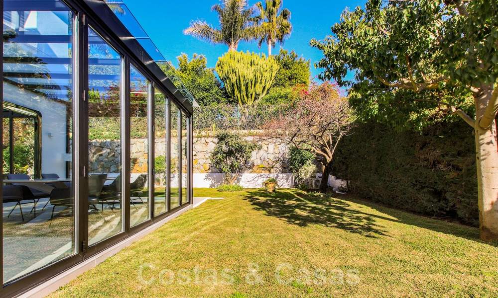 Listo para mudarse a una nueva y moderna villa de lujo en una zona residencial cerrada y asegurada en Nueva Andalucía, Marbella 23672