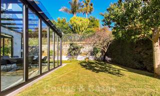 Listo para mudarse a una nueva y moderna villa de lujo en una zona residencial cerrada y asegurada en Nueva Andalucía, Marbella 23672 