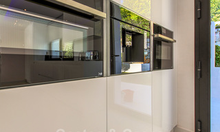 Listo para mudarse a una nueva y moderna villa de lujo en una zona residencial cerrada y asegurada en Nueva Andalucía, Marbella 23684 