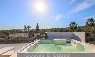 Listo para mudarse a una nueva y moderna villa de lujo en una zona residencial cerrada y asegurada en Nueva Andalucía, Marbella 23686 