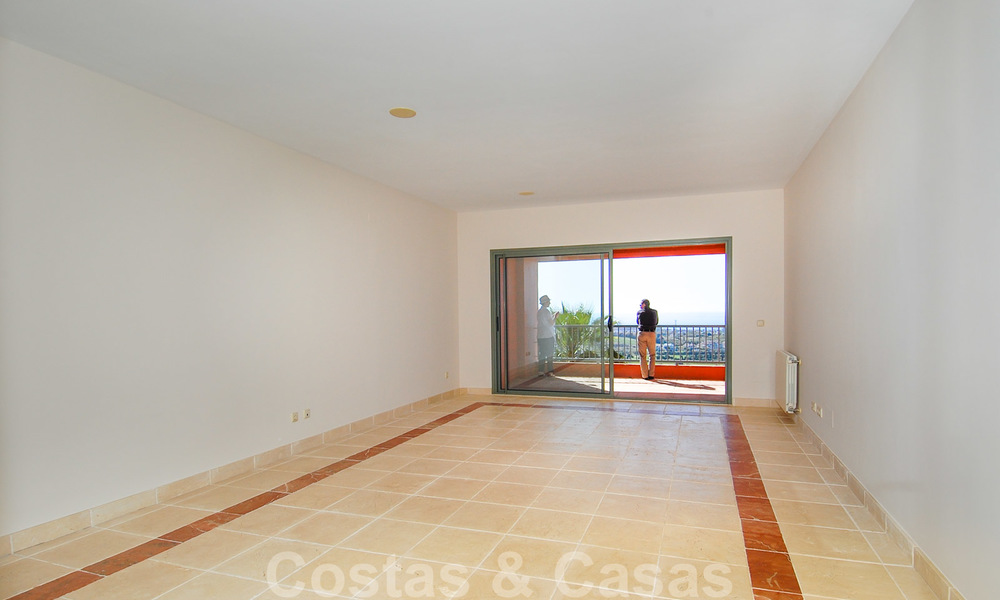 Apartamentos de lujo a la venta con impresionantes vistas al golf y al mar en Marbella - Benahavis 23709