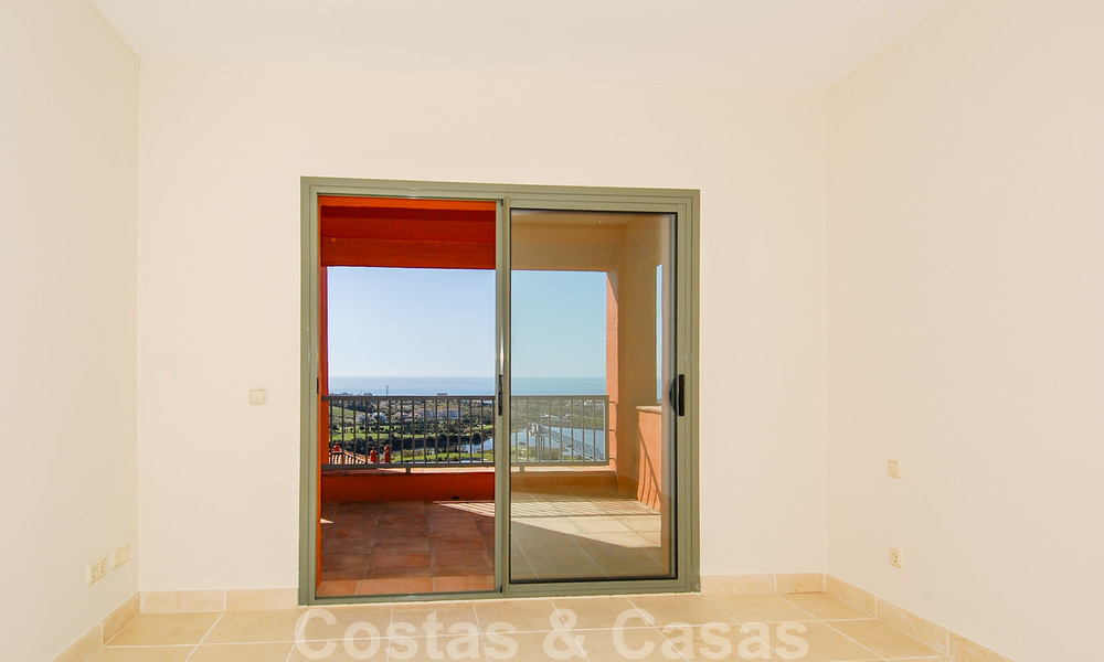 Apartamentos de lujo a la venta con impresionantes vistas al golf y al mar en Marbella - Benahavis 23710