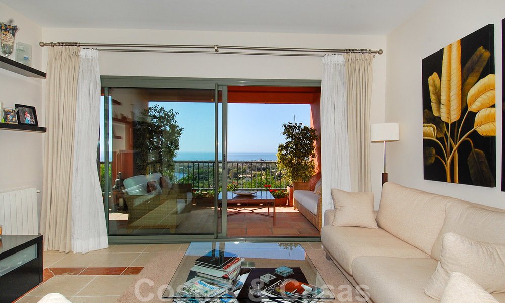 Apartamentos de lujo a la venta con impresionantes vistas al golf y al mar en Marbella - Benahavis 23715